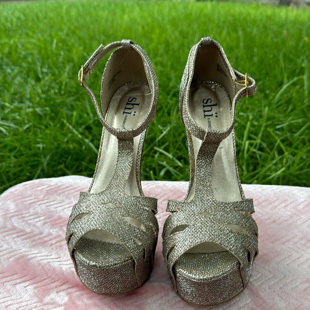 Shi Fancy Champagne Gold heels, size 8M
